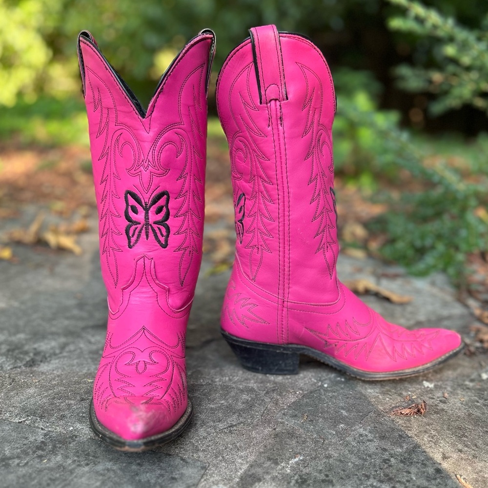 Women’s Size 7.5 M - Vintage Cowboy Western Boots Pink Butterfly Embroidered